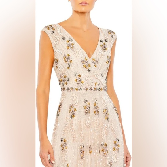 Mac‎ Duggal 93575 Women’s Elegant Floral Embellished Evening Gown, size 8 - Picture 3 of 7